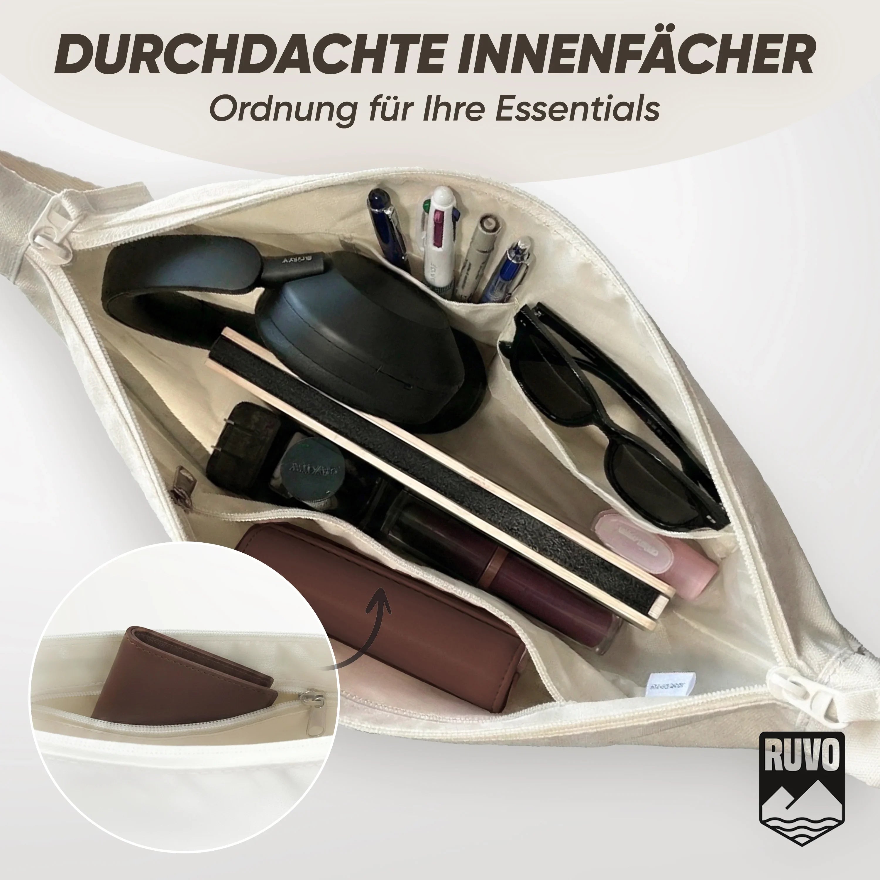 Rucksack mit durchdachten Innenfächern, gefüllt mit Kopfhörer, Stiften, Sonnenbrille, Portemonnaie.