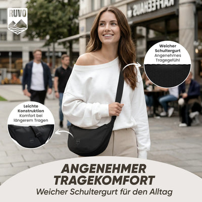 Junge Frau mit schwarzer Umhängetasche und weichem Schultergurt, leichtem Design, unterwegs in der Stadt