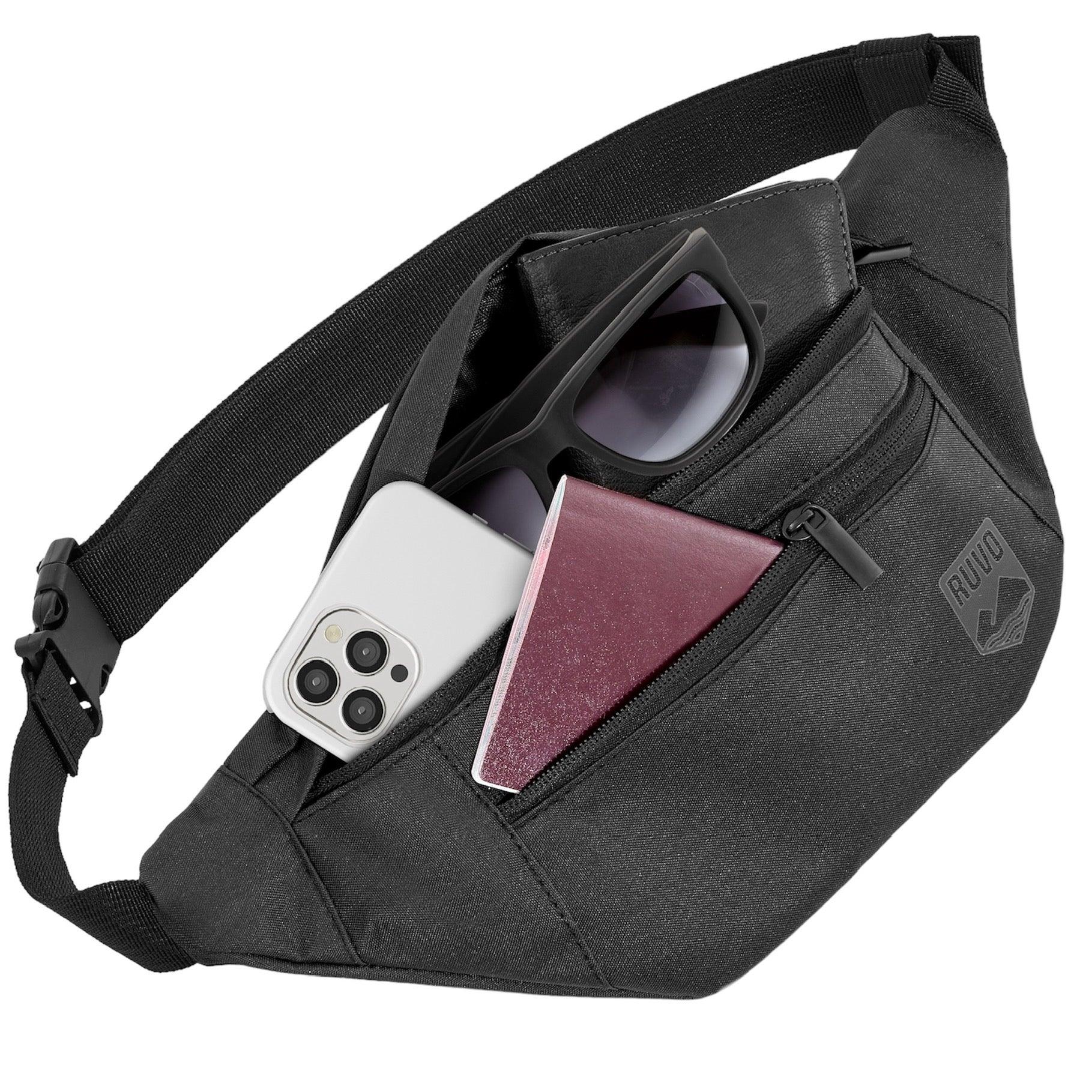 Schwarze Gürteltasche mit Handy, Sonnenbrille und Reisepass, ideal für Reisen und Alltag